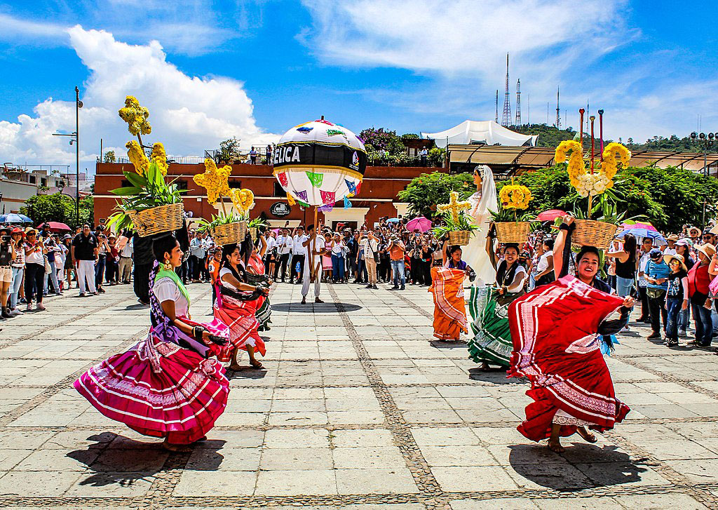 Oaxaca se viste de color con la Guelaguetza