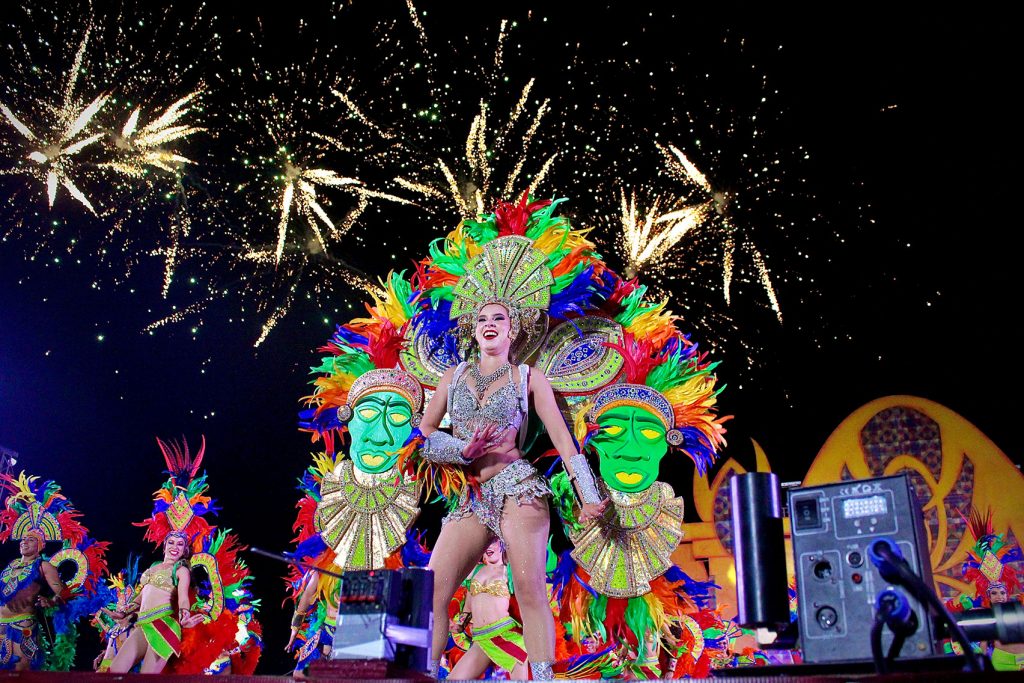 Tremenda fiesta se vive en el Carnaval de Mérida