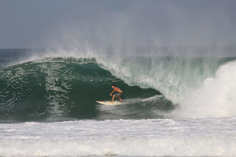 Surfistas, Cuyutlán los espera con  olas inmensas