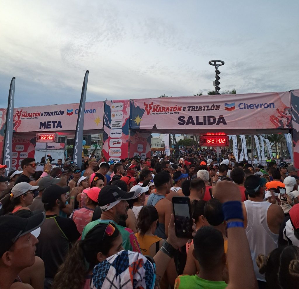 Salida del Maratón de Mazatlán, en Sinaloa