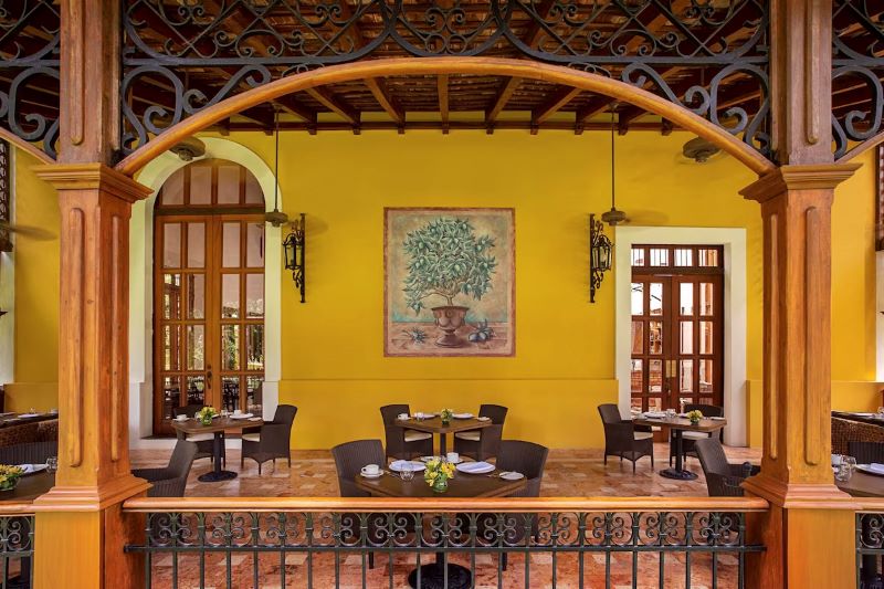 Restaurante Casa de Piedra en Hacienda Xcanatun, y de ahí visita Angsana Spa, en Mérida.