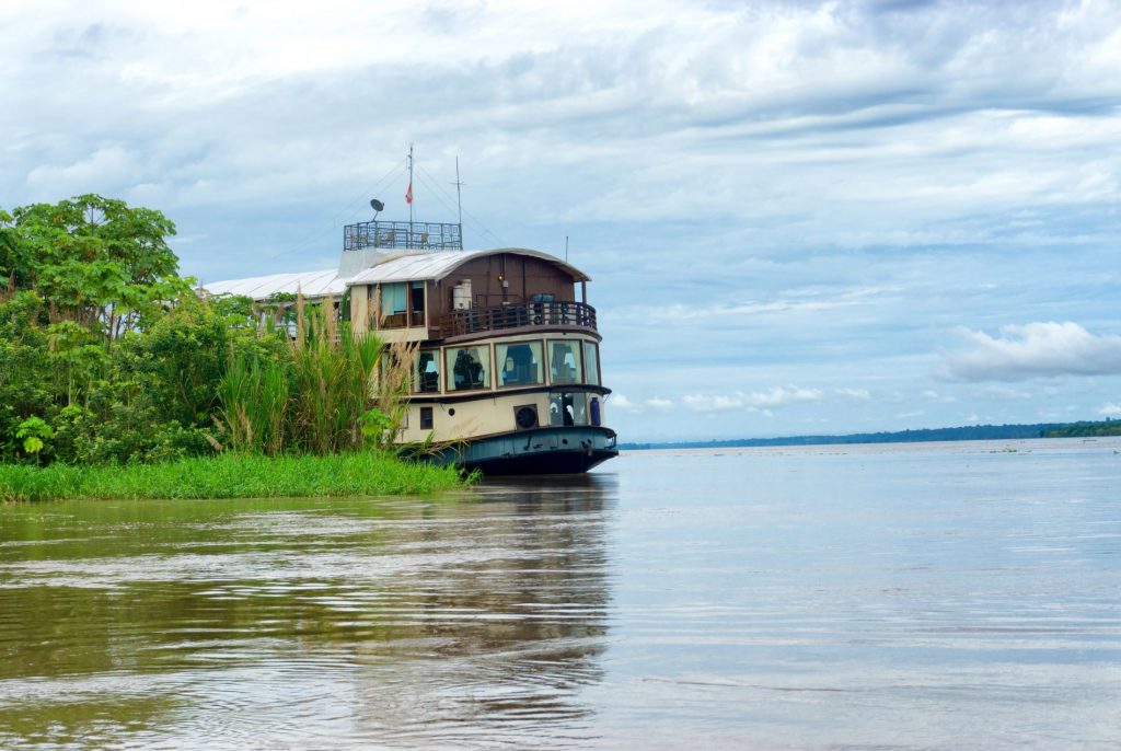 En la edición de abril de La Revista de Verest Mágazin, adéntrate a la Amazonía Peruana a través de un viaje por los escenarios de la obra de Vargas Llosa