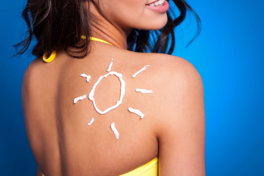 Usa protector solar cuando vayas a exponerte al sol.