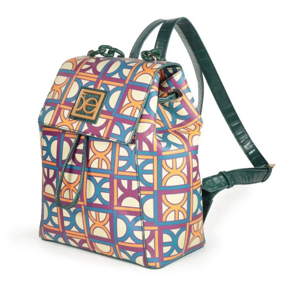 Cloe te hará lucir increíble con este bolso backpack.