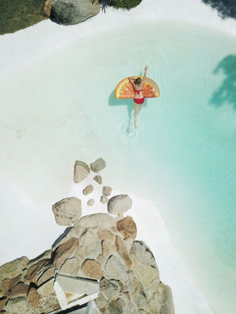 Vive una experiencia de lujo en Seychelles, conoce más en la revista de Verest del mes de mayo.