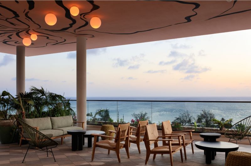 Pom Pomp, Rooftop Lounge del Resort en Islas Caimán