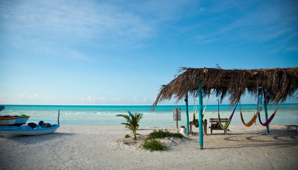 Holbox es ese paraíso que tienes que visitar alguna vez en la vida, que forma parte del Caribe mexicano.