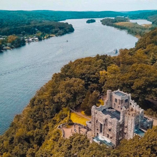 Gillette Castle en Connecticut. Un imperdible de Nueva Inglaterra. 
Fotografía de Instagram@ct_shoreline.