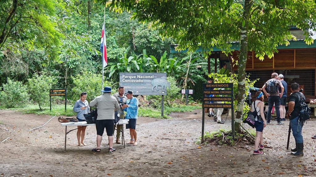 Parque Nacional Corcovado, en Costa Rica, aquí se encuentra el 2.5% de la biodiversidad del planeta.