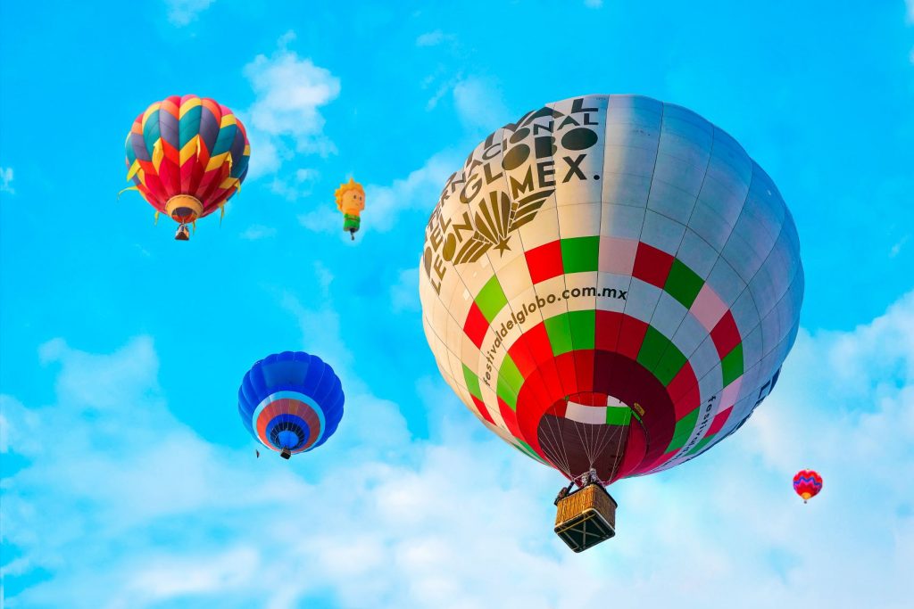 Globos, música y magia: una experiencia auténtica en el Festival de Festivales