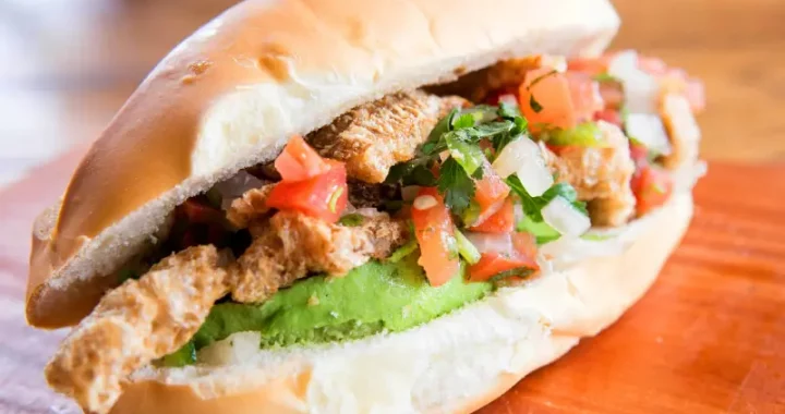 Prueba las Guacamayas, un antojito que forma parte de los Sabores en León. Puedes ir a visitar las Guacamayas de Javier