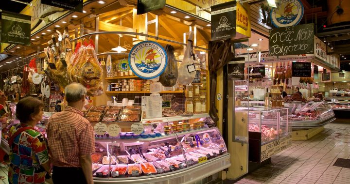 Mercado de Víctor Hugo, en Toulouse, en Francia. Descubre la región de Occitania, en el sur de Francia. Lee nuestro artículo completo en la edición de la Revista Verest septiembre-octubre.
