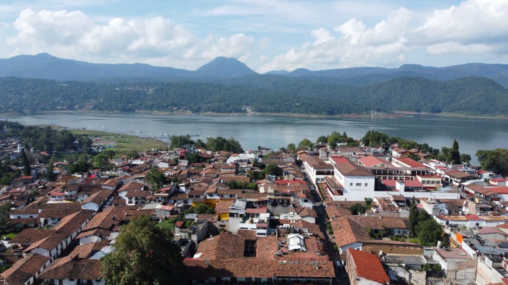 Valle de Bravo (panoramica)