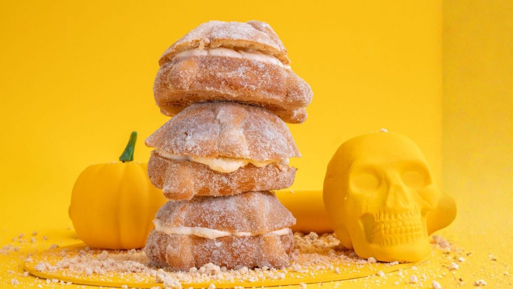 Prepárate para esta temporada probar "nuevas presentaciones del delicioso pan de muerto, en la Ciudad de México.
