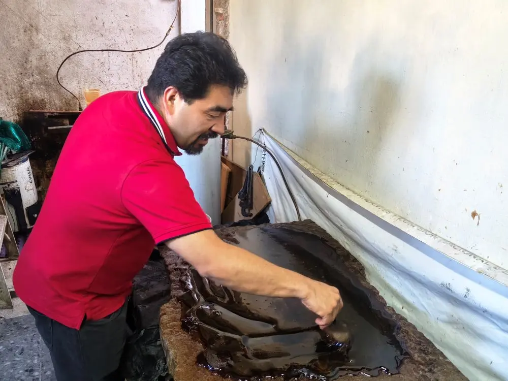 Roberto Mercado lleva más de 30 años haciendo charamuscas. Fotografía por Nancy Chávez.