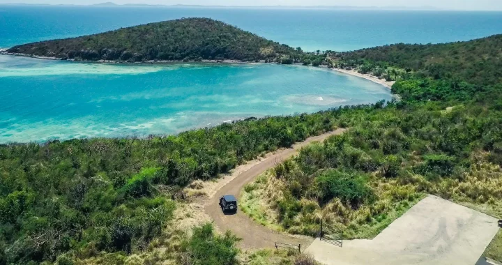 El más reciente álbum de Bad Bunny: DeBÍ TiRAR MáS FOToS, te llevará de viaje por Puerto Rico.