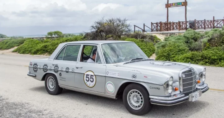 Auto Clásico Mercedes Benz en el Rally Maya México.