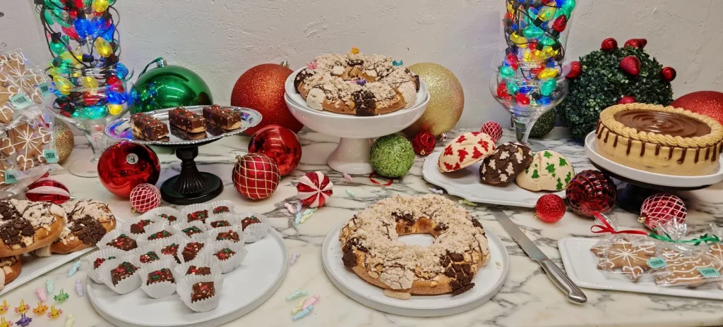 Descubre el sabor de la Rosca de Reyes de Cardín Pastelería, un lugarcito muy acogedor en la colonia Roma, de la Ciudad de México.
