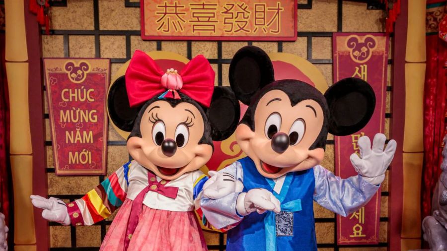 Disney California Festival_LunarNewYear_Mickey_Mouse_and_Minnie_Mouse_in_Korean
