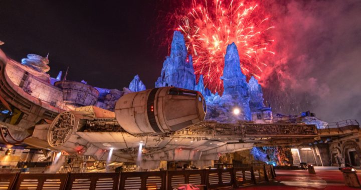 Fire-of-the-Rising-Moons-in-Star-Wars-Galaxys-Edge-in-Disneyland-Park