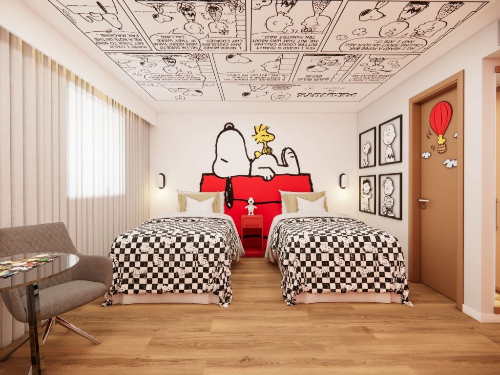 El Wyndham São Paulo Ibirapuera Convention Plaza Hotel tiene nuevas habitaciones temáticas de Snoopy para celebrar el 75 aniversario del personaje.