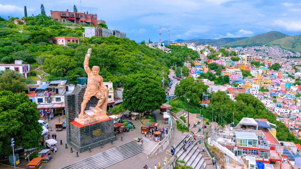En el estado de Guanajuato el mirador que más destaca es donde se encuentra el monumento al Pípila, escápate un fin de semana y conoce su historia.