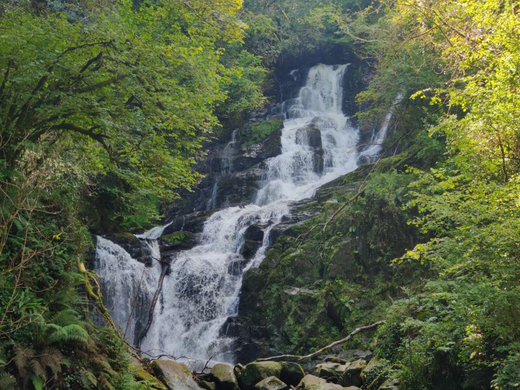 Cascada de Torc en Killarney, Irlanda
