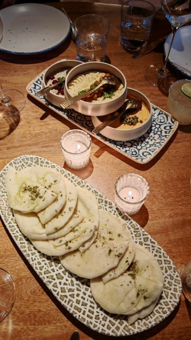 Mezzedés, entradas en Ennéa