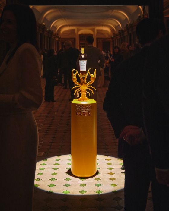 Destil Your Wild Paris es la quinta entrega de la serie de The Macallan. Tonos dorados que evocan a la Ciudad de la Luz.