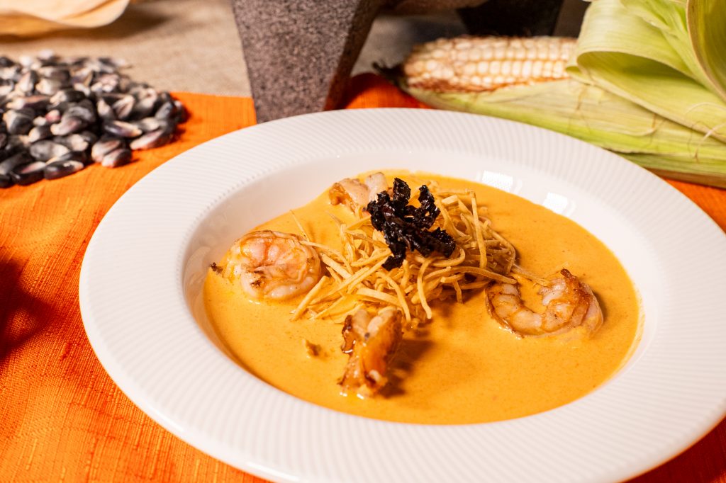 Crema de Chile Ancho con camaroncitos Hacienda de los Morales