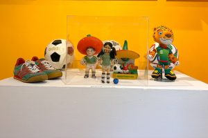 "M" del Mundial como parte de la exposición La colección, con todas sus letras, en el Museo del Objeto del Objeto (MODO).