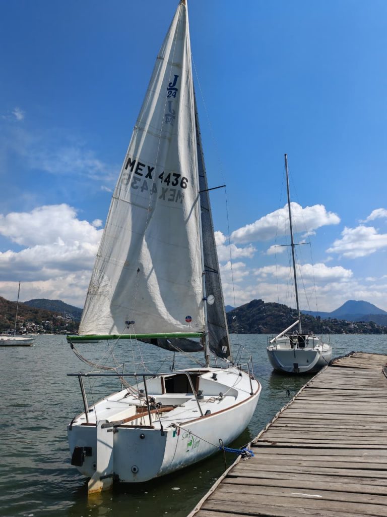 Marina los Pinos velero