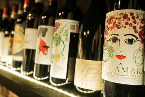 Tannin Art Bar tiene una cava de más de 160 botellas de vino de diversas partes del mundo. Aquí se combina el mundo de la vid, la gastronomía y el arte. Está en la colonia Juárez, en la CDMX.