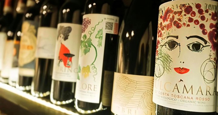 Tannin Art Bar tiene una cava de más de 160 botellas de vino de diversas partes del mundo. Aquí se combina el mundo de la vid, la gastronomía y el arte. Está en la colonia Juárez, en la CDMX.