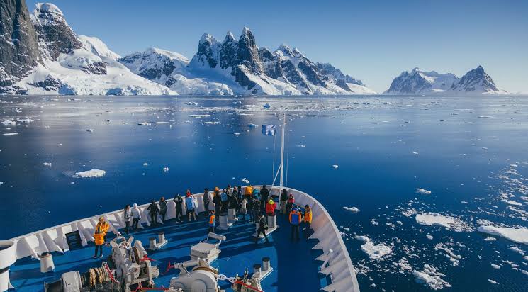 Estos son los destinos que te sugerimos apuntes en tu lista para conocer cuando viajes en cruceros de lujo.