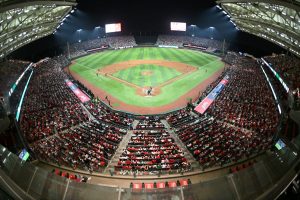 Una parada obligada, aún si vives en la Ciudad de México es el Estadio Alfredo Harp Helú, la casa del equipo de beisbol Diablos Rojos del México.