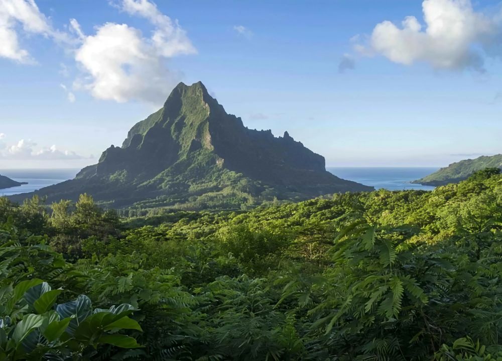 Moorea es una de las Islas de Tahití que tienes que conocer.