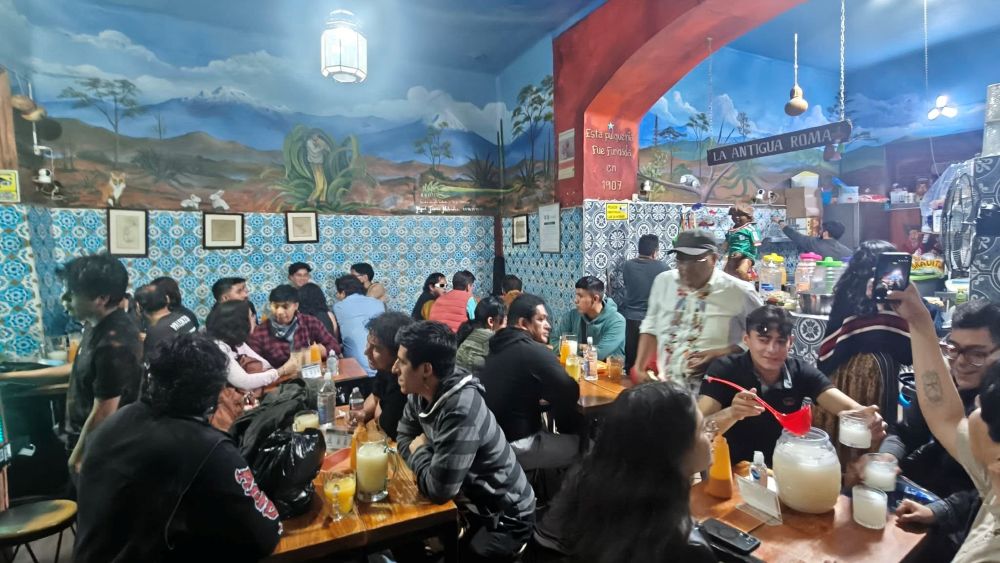 Pulquería la Antigua Roma, con más de 100 años de tradición en el Centro Histórico de la Ciudad de México.