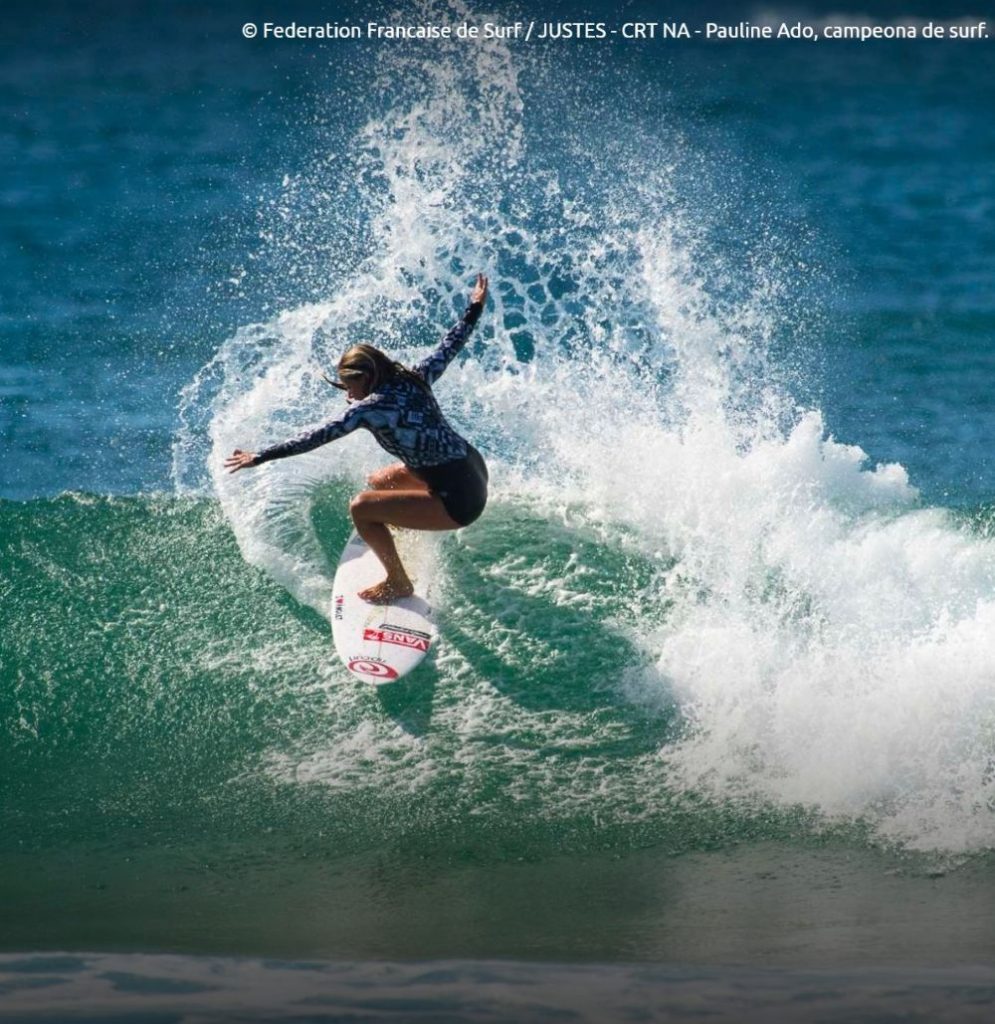 Practicar surf queda perfecto para uno de tus Viajes de aventura y deportes en Francia.