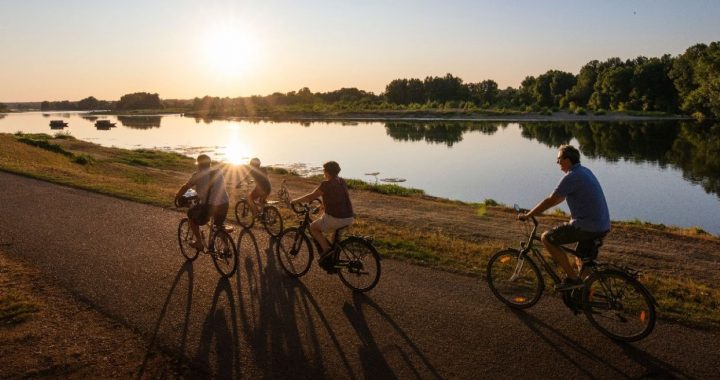 Viajes de aventura en Francia. D. Darrault / CRT Centre-Val de Loire - Recorrer el Valle del Loira en bicicleta con niños es redescubrir un espíritu despreocupado y soñador mientras se exploran lugares mágicos.