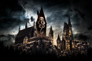 Espectáculo nocturno Dark Arts at Hogwarts Castle proyectado sobre el castillo de Hogwarts en Universal Orlando Resort.