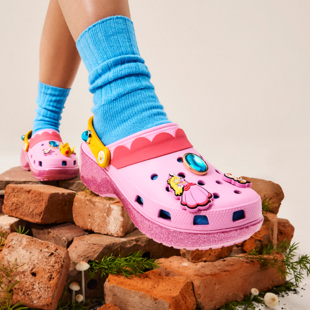 Super Mario Bros Crocs (3)