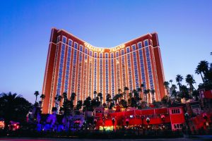Fachada del Treasure Island Las Vegas – Handwritten Collection.