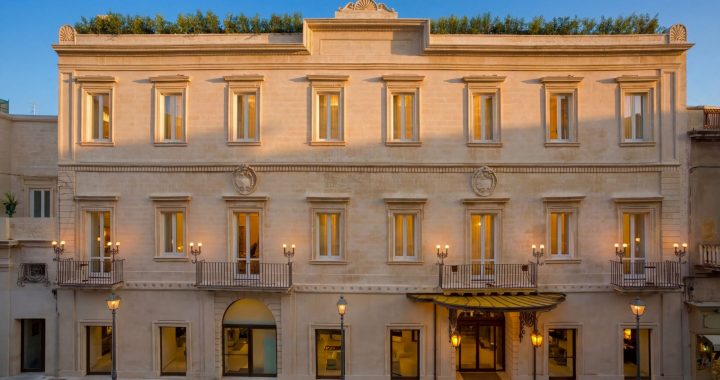Tivoli_Palazzo_1880_Lecce_Facade Puglia