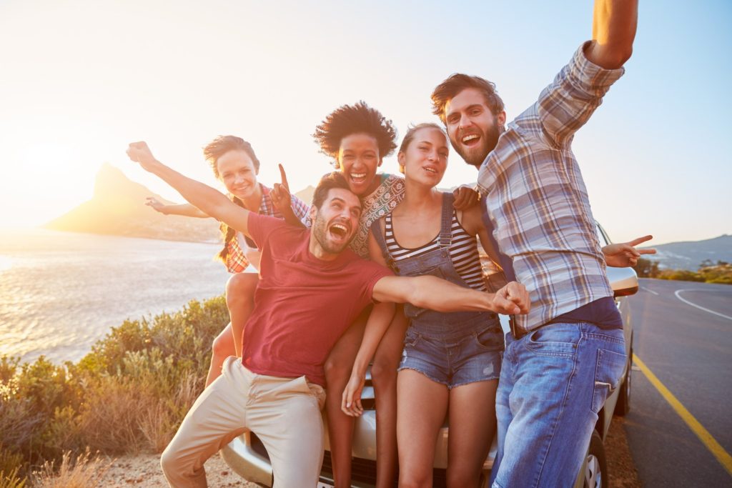 Escápate a estos destinos emergentes que están siendo los favoritos de las generaciones más jóvenes de viajeros, según Airbnb.