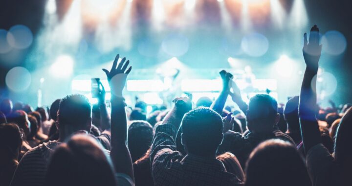 Airbnb te facilita tus experiencias de conciertos en cualquier ciudad.