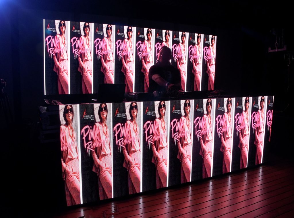 PINK RUNWAY (3)