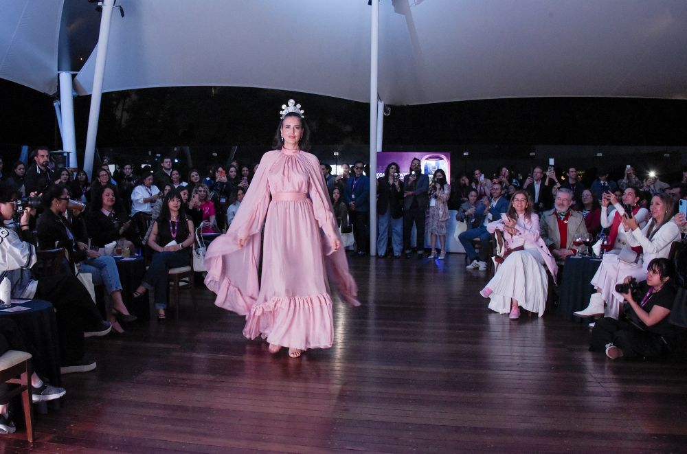 PINK RUNWAY (5)