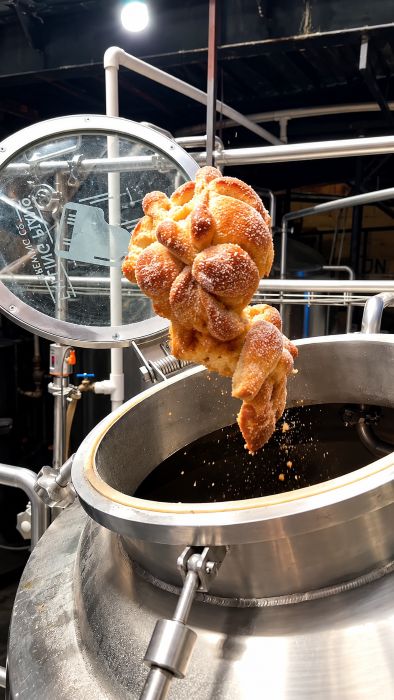 Cerveza con Pan de Muerto de Falling Piano, edición limitada.