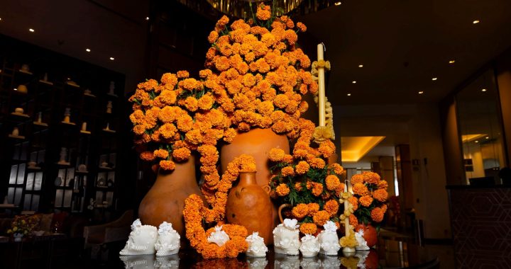 Disfruta el altar de Día de Muertos en el hotel St. Regis Mexico Cuty.